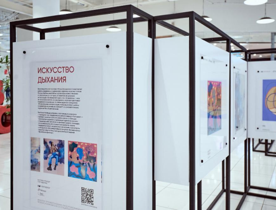 В Москве прошла первая выставка картин о борьбе с постковидным синдромом