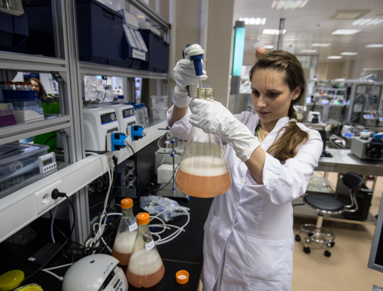 Депутаты Петербурга обсудили с BIOCAD импортозамещение лекарств