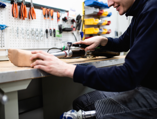 Резидент «Сколково» запустил первое в России производство современных протезов колена