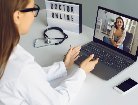 Россияне стали чаще обращаться к услугам телемедицины в период майских праздников